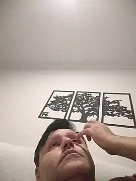 LeoMaduroSP online show from 11-12-25, 03:51