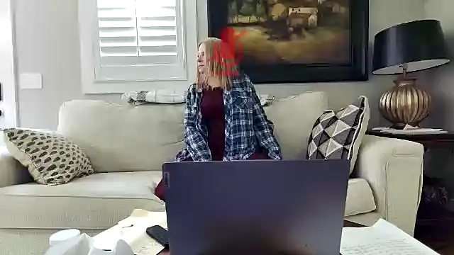 JulieHolliday online show from 11-04-25, 08:19