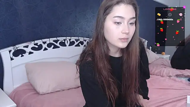 Snapshot of Lili_Luuu chatting on 10-01-25, 09:32 Lili Luuu online show from 10-01-25, 09:32