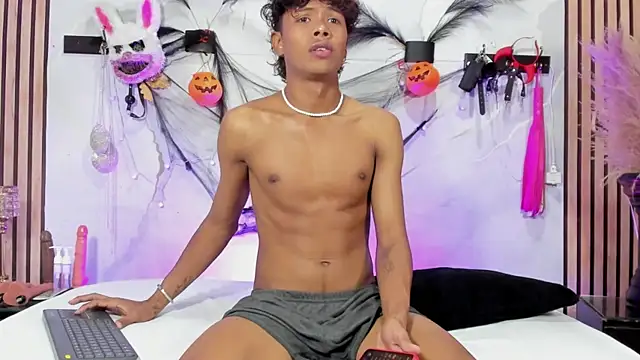 Snapshot of MilthonDelis chatting on 10-31-25, 04:24 MilthonDelis online show from 10-31-25, 04:24