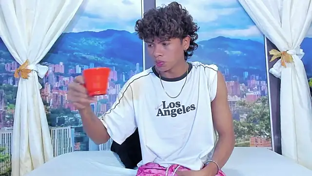 Snapshot of MilthonDelis chatting on 11-11-25, 03:06 MilthonDelis online show from 11-11-25, 03:06