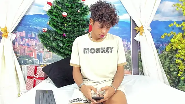 Snapshot of MilthonDelis chatting on 11-18-25, 03:23 MilthonDelis online show from 11-18-25, 03:23