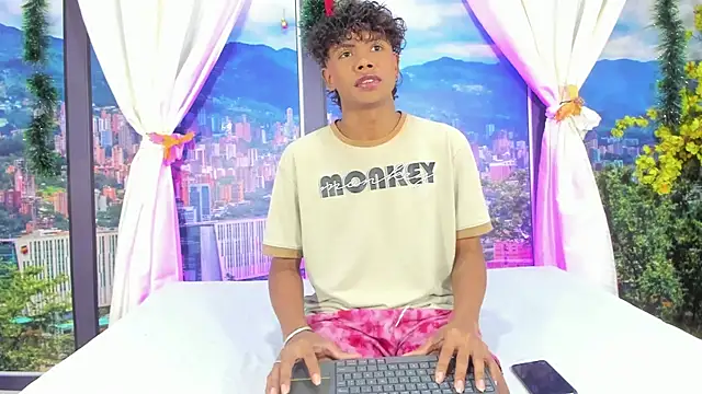 Snapshot of MilthonDelis chatting on 12-05-25, 02:20 MilthonDelis online show from 12-05-25, 02:20