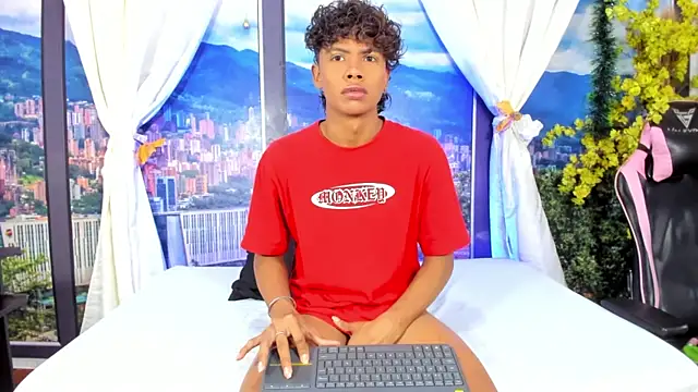 Snapshot of MilthonDelis chatting on 12-14-25, 03:01 MilthonDelis online show from 12-14-25, 03:01