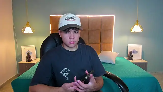 Snapshot of BenjaminBottonn chatting on 09-14-25, 08:08 BenjaminBottonn online show from 09-14-25, 08:08