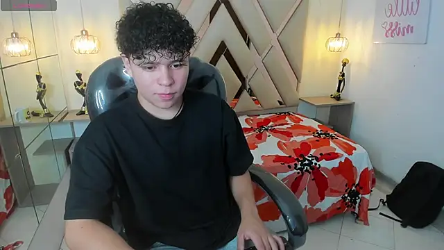 Snapshot of BenjaminBottonn chatting on 09-18-25, 07:27 BenjaminBottonn online show from 09-18-25, 07:27