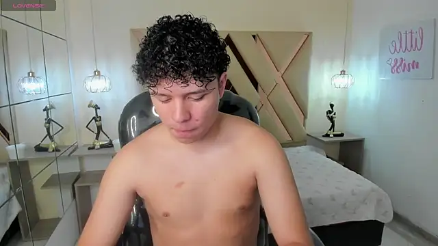 Snapshot of BenjaminBottonn chatting on 10-05-25, 07:56 BenjaminBottonn online show from 10-05-25, 07:56