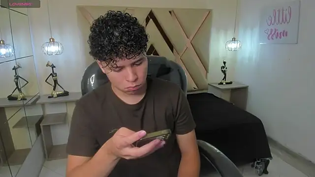 Snapshot of BenjaminBottonn chatting on 10-07-25, 07:44 BenjaminBottonn online show from 10-07-25, 07:44