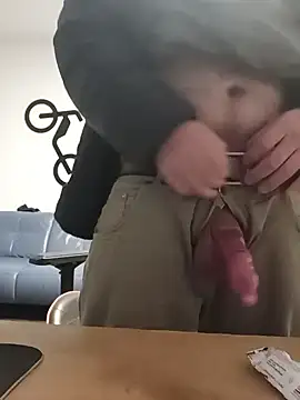 Snapshot of Thompsen1992 chatting on 09-24-25, 10:24 Thompsen1992 online show from 09-24-25, 10:24