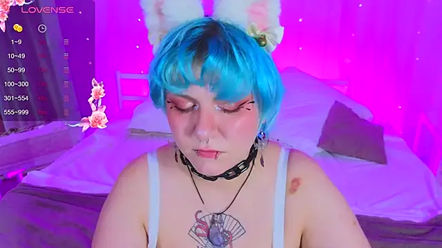 Snapshot of bluelunaray chatting on 09-12-25, 10:59 bluelunaray online show from 09-12-25, 10:59