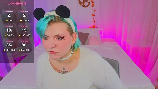 Snapshot of bluelunaray chatting on 09-19-25, 10:27 bluelunaray online show from 09-19-25, 10:27