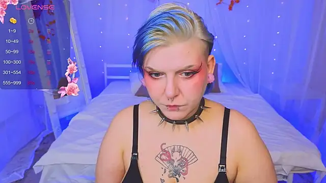 Snapshot of bluelunaray chatting on 09-24-25, 11:02 bluelunaray online show from 09-24-25, 11:02