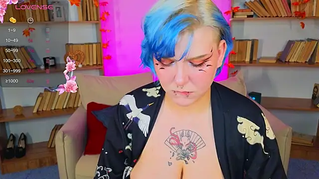 Snapshot of bluelunaray chatting on 09-26-25, 11:14 bluelunaray online show from 09-26-25, 11:14