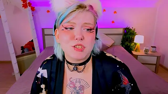 Snapshot of bluelunaray chatting on 10-10-25, 09:52 bluelunaray online show from 10-10-25, 09:52