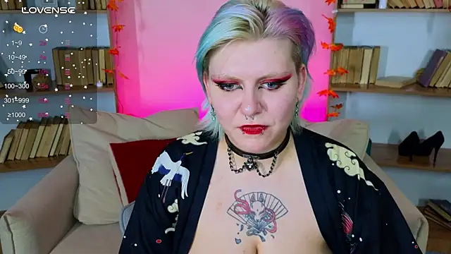 Snapshot of bluelunaray chatting on 10-13-25, 09:42 bluelunaray online show from 10-13-25, 09:42