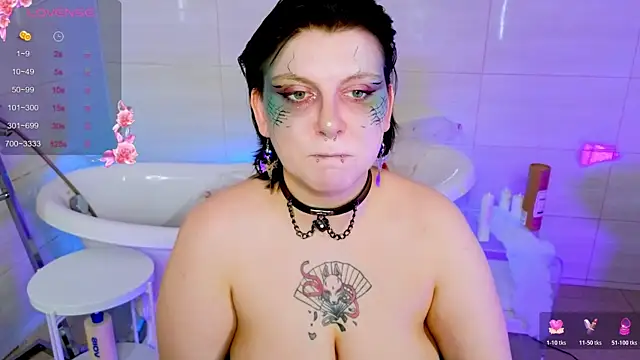 Snapshot of bluelunaray chatting on 10-25-25, 10:34 bluelunaray online show from 10-25-25, 10:34