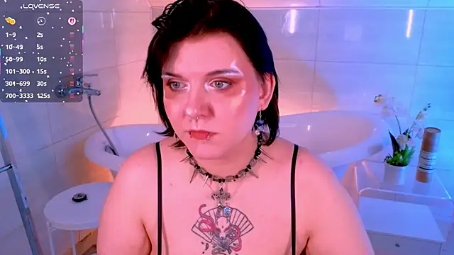 Snapshot of bluelunaray chatting on 11-21-25, 11:20 bluelunaray online show from 11-21-25, 11:20