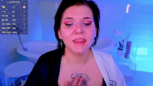 Snapshot of bluelunaray chatting on 11-22-25, 10:25 bluelunaray online show from 11-22-25, 10:25