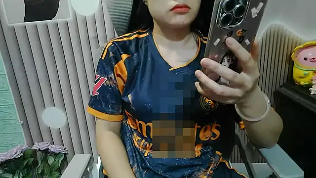 Emachiii online show from 10-06-25, 02:42