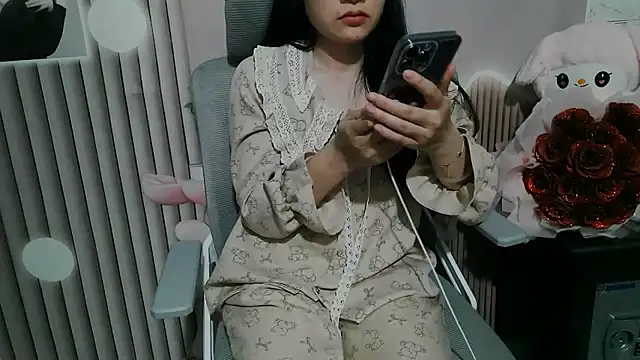 Emachiii online show from 11-23-25, 01:44