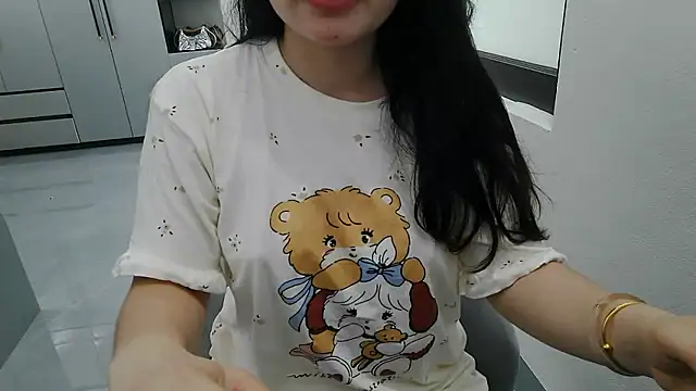 Emachiii online show from 05-24-26, 01:43