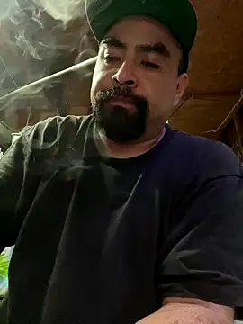 Snapshot of Jonathanfrom420 chatting on 09-09-25, 05:01 Jonathanfrom420 online show from 09-09-25, 05:01