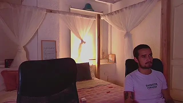 Snapshot of Laila_asher chatting on 09-12-25, 01:06 Laila asher online show from 09-12-25, 01:06