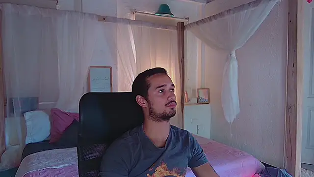 Snapshot of Laila_asher chatting on 09-13-25, 07:13 Laila asher online show from 09-13-25, 07:13