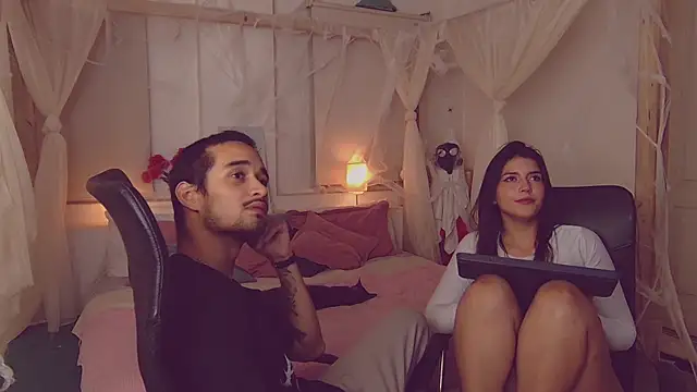 Snapshot of Laila_asher chatting on 10-24-25, 03:58 Laila asher online show from 10-24-25, 03:58