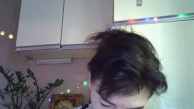 Snapshot of Krystal_82 chatting on 10-21-25, 07:53 Krystal 82 online show from 10-21-25, 07:53