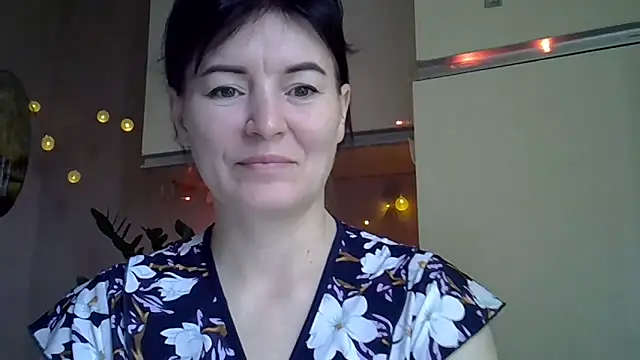 Snapshot of Krystal_82 chatting on 10-24-25, 10:11 Krystal 82 online show from 10-24-25, 10:11