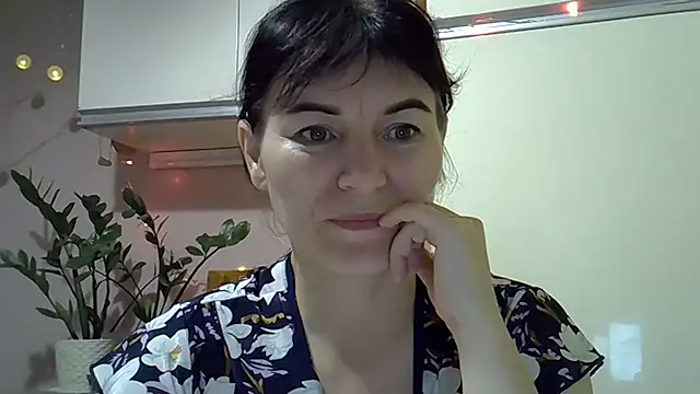 Snapshot of Krystal_82 chatting on 10-24-25, 10:17 Krystal 82 online show from 10-24-25, 10:17