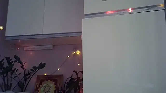 Snapshot of Krystal_82 chatting on 10-28-25, 07:34 Krystal 82 online show from 10-28-25, 07:34