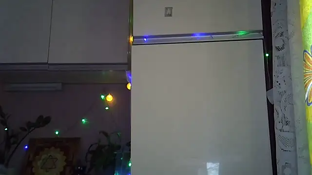 Snapshot of Krystal_82 chatting on 10-30-25, 06:15 Krystal 82 online show from 10-30-25, 06:15