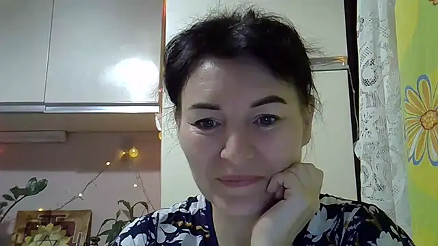 Snapshot of Krystal_82 chatting on 10-31-25, 05:08 Krystal 82 online show from 10-31-25, 05:08