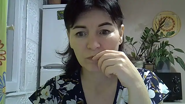 Snapshot of Krystal_82 chatting on 11-14-25, 04:28 Krystal 82 online show from 11-14-25, 04:28