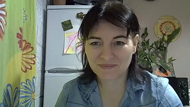 Snapshot of Krystal_82 chatting on 11-16-25, 07:41 Krystal 82 online show from 11-16-25, 07:41