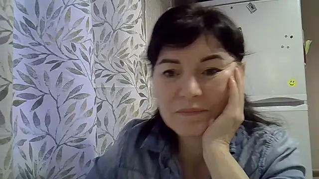 Snapshot of Krystal_82 chatting on 12-17-25, 12:44 Krystal 82 online show from 12-17-25, 12:44