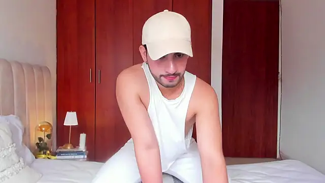 Snapshot of Dark_beauty2 chatting on 09-15-25, 05:57 Dark beauty2 online show from 09-15-25, 05:57