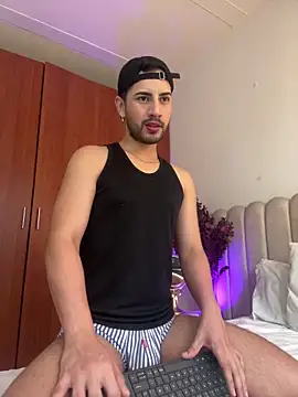 Snapshot of Dark_beauty2 chatting on 10-22-25, 10:09 Dark beauty2 online show from 10-22-25, 10:09