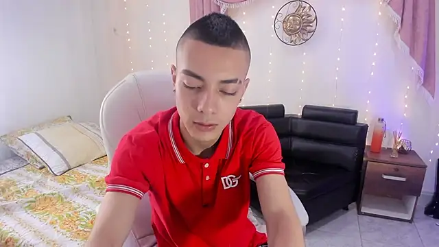 Snapshot of Dereck_Boy8 chatting on 10-06-25, 08:28 Dereck Boy8 online show from 10-06-25, 08:28