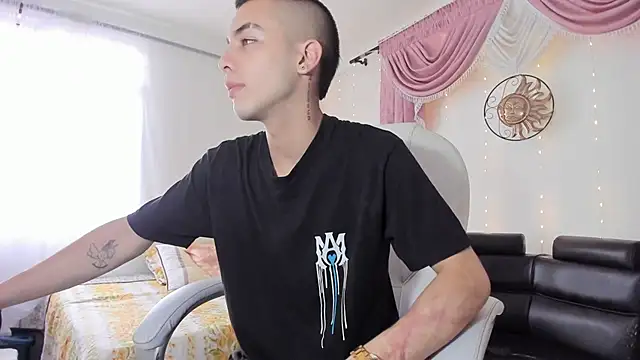 Snapshot of Dereck_Boy8 chatting on 10-07-25, 07:22 Dereck Boy8 online show from 10-07-25, 07:22