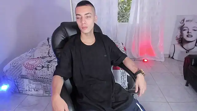 Snapshot of Dereck_Boy8 chatting on 10-14-25, 09:15 Dereck Boy8 online show from 10-14-25, 09:15