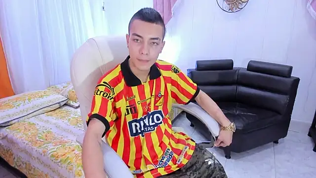 Snapshot of Dereck_Boy8 chatting on 10-21-25, 08:20 Dereck Boy8 online show from 10-21-25, 08:20