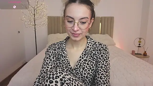 Real cutie1 online show from 04-24-26, 01:02