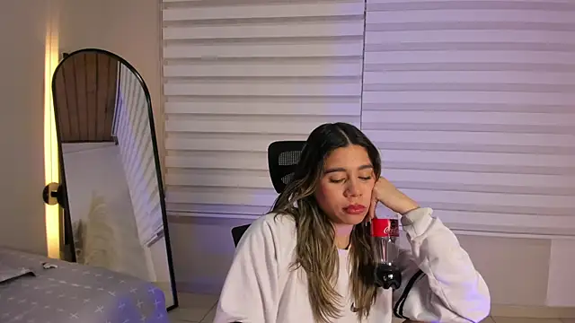 Snapshot of Rachell_criss chatting on 11-09-25, 04:22 Rachell criss online show from 11-09-25, 04:22