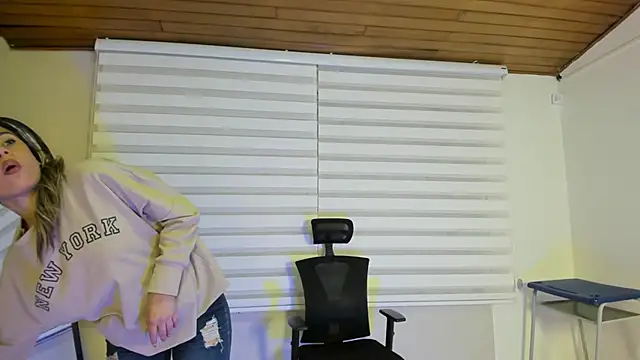 Snapshot of Rachell_criss chatting on 11-13-25, 03:38 Rachell criss online show from 11-13-25, 03:38