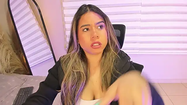 Snapshot of Rachell_criss chatting on 11-14-25, 04:11 Rachell criss online show from 11-14-25, 04:11