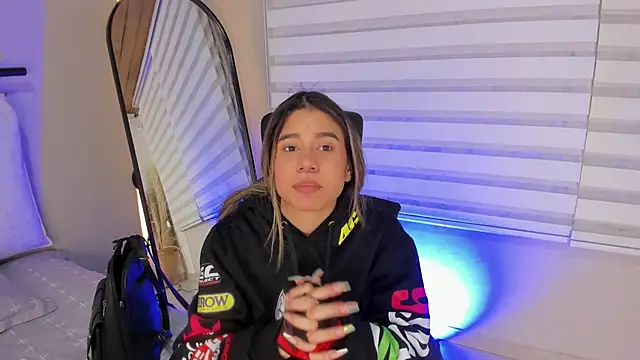 Snapshot of Rachell_criss chatting on 11-26-25, 04:02 Rachell criss online show from 11-26-25, 04:02