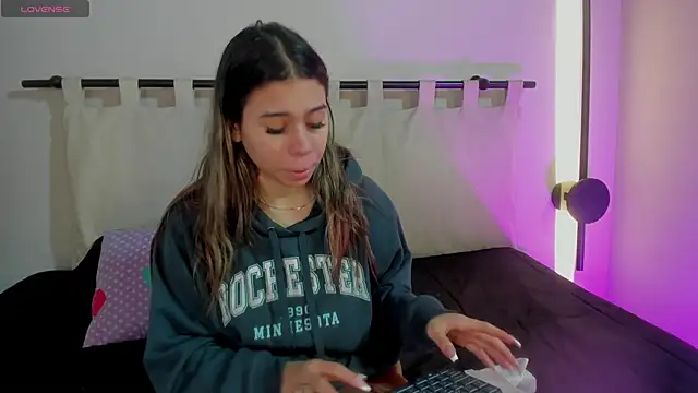 Rachell criss online show from 03-11-26, 04:18